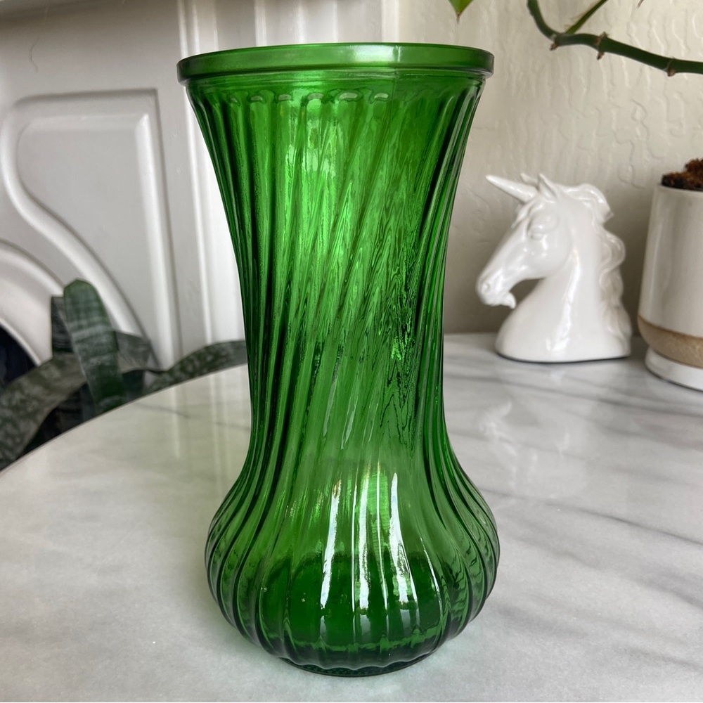 VINTAGE • Hoosier Green Glass Vase Swirl Pattern Pressed Indiana Bohemian Retro - Picture 8 of 8